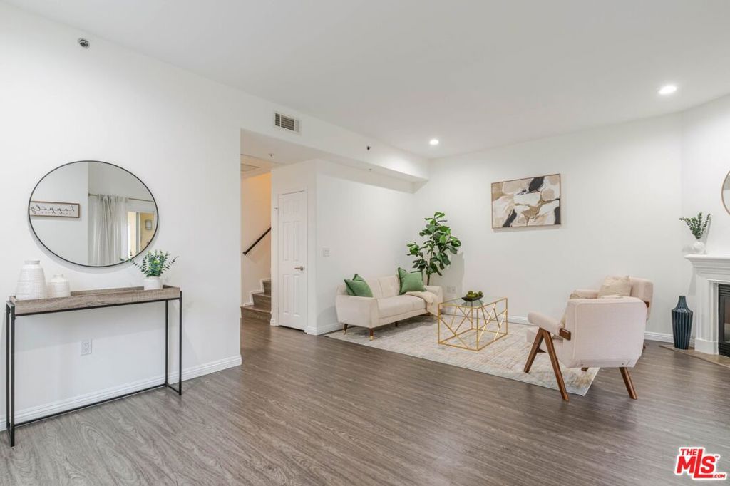 Photo of 5521 Kester Avenue #7, Sherman Oaks, CA 91411 (MLS # 25621507)
