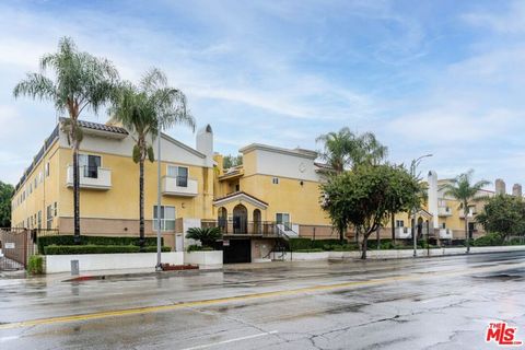 Photo of 5521 Kester Avenue #7, Sherman Oaks, CA 91411 (MLS # 25621507)