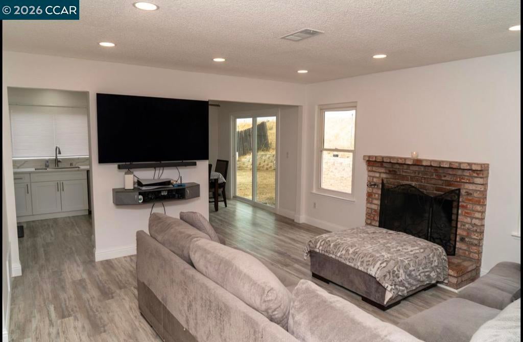 2135 Apricot Court