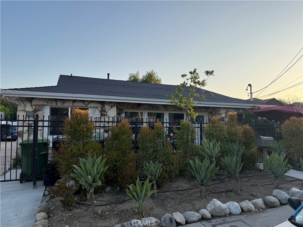 11125 Glenoaks Boulevard