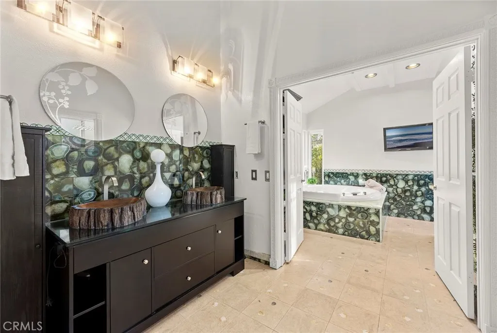 Anaheim Hills, California 92807, United States, 4 Bedrooms Bedrooms, ,4 BathroomsBathrooms,Residential,Active,244360