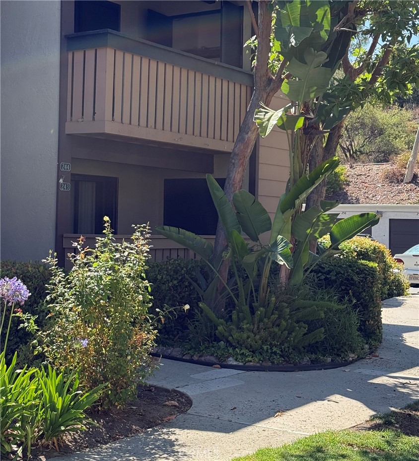 Welcome to your serene Lake Forest newly remodeled 1BR/ 1Bath retreat!
This beautifully remodeled within the last two years, ,lower Level , Turn Key,1-bedroom, 1-bath condo in the peaceful Pheasant Creek community offers an open layout with stainless-steel appliances, beautiful flooring, newly painted , a private patio overlooking lush greenery and streams. Enjoy a spacious bedroom with a walk-in closet, an updated bathroom, in-unit laundry ,washer dryer, and a private garage
Community amenities include pools, spas, tennis courts, and scenic walking paths. Conveniently located near parks, shopping, dining, and major freeways, this home blends comfort, style, and nature in one of Orange County’s best values.
The low HOA dues cover water, trash, and exterior maintenance for low-maintenance living.
This home is ideal for anyone seeking a peaceful retreat with convenient access to everything Lake Forest has to offer.