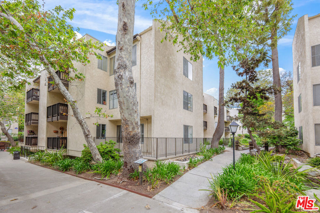 Spacious 1 Bed + 1 Bath Condo in Gated Lakeside Village - Culver City! Located near the lake, and community walking paths in a centrally located building, this first-floor residence features a private patio, central air/heat and luxury vinyl flooring. The bright primary bedroom includes two closets and en-suite bathroom. HOA covers cable, internet, water, gas, trash, and access to 3 pools, gym, clubhouse, and more. Includes 1 assigned garage parking space and storage. Unbeatable location just minutes from LAX, Downtown Culver City, Sony & Amazon Studios, beaches, parks, and bike trails. Walk to shops, groceries, and Starbucks!
