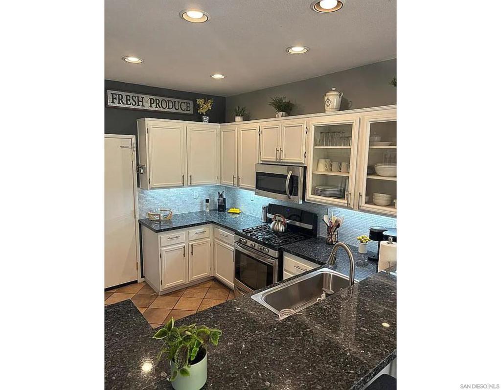 2995 W Canyon
