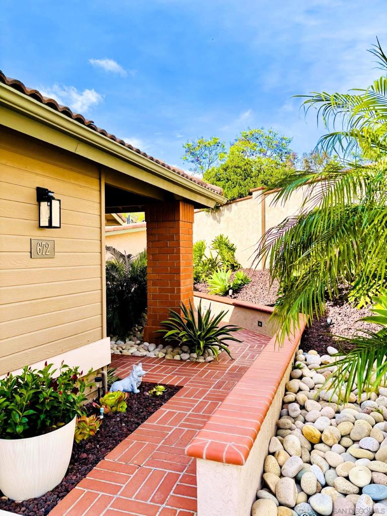 672 CHATEAU PLACE