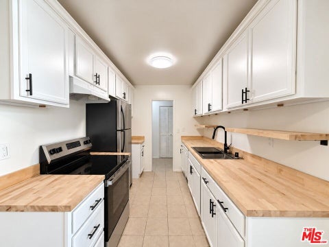 Photo of 1420 S Oakhurst Drive #104, Los Angeles, CA 90035 (MLS # 26103814)