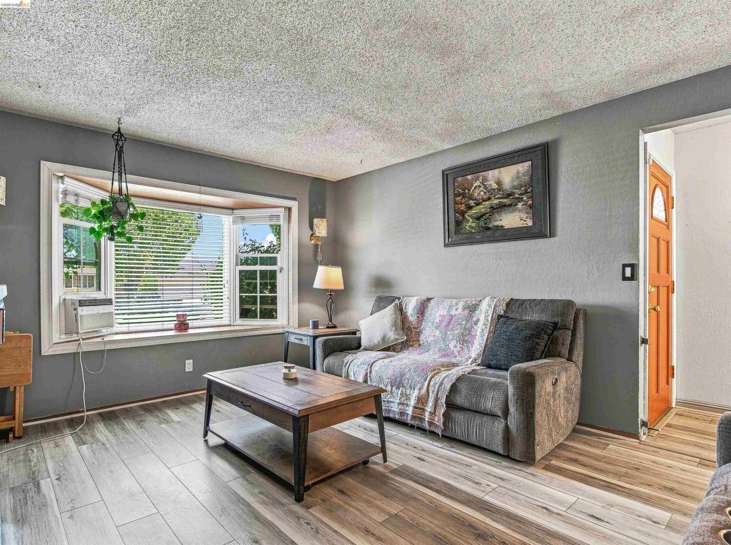 2842 Akino Ct
