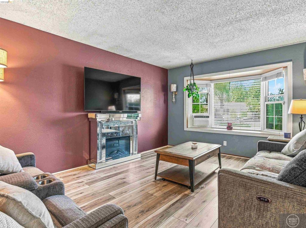 2842 Akino Ct