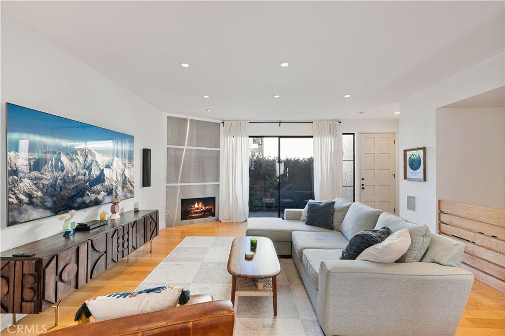 Photo of 4222 Troost Avenue #21, Studio City, CA 91604 (MLS # SR25281777)