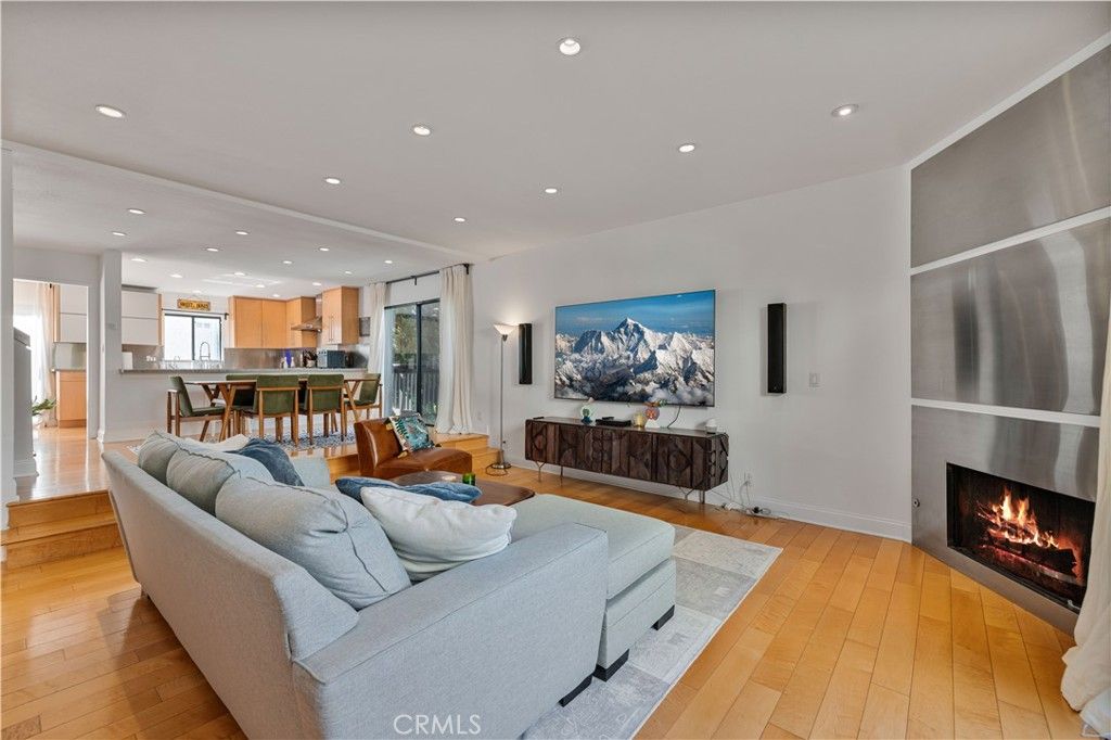 Photo of 4222 Troost Avenue #21, Studio City, CA 91604 (MLS # SR25281777)