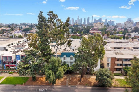 Photo of 400 S La Fayette Park Pl #213, Los Angeles, CA 90057 (MLS # TR26228564)
