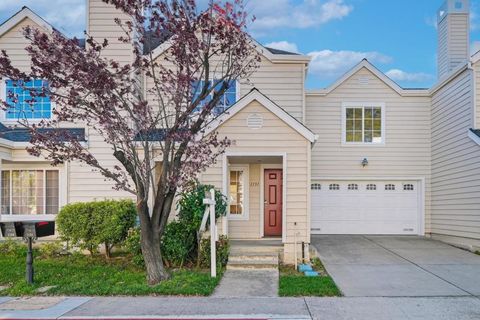 Photo of 1131 Chen Street, San Jose, CA 95131 (MLS # ML82035340)