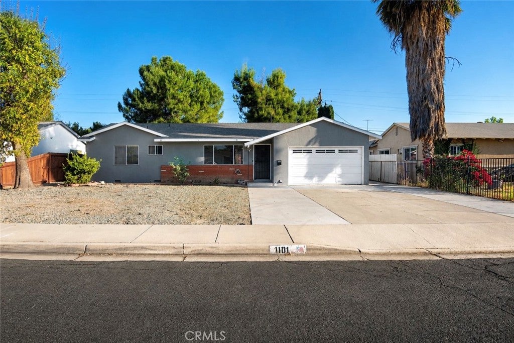 1101 Val Verde