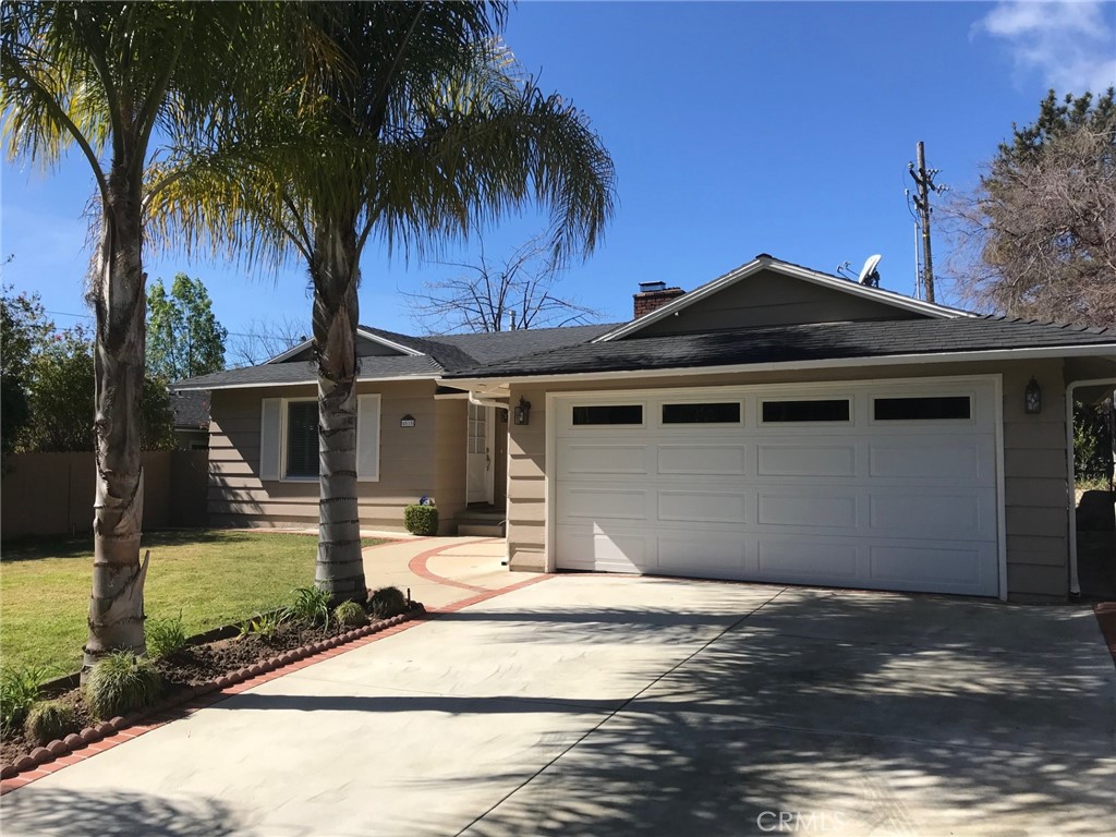 This desirable home is located in the Award Winning La Canada School District. The charming 3 bedroom 2 bath home features beautiful hardwood floors throughout family room and bedrooms, granite counter top cabinets in gorgeous kitchen, two sided fireplace divided the area of bright family room and airy living room. A well-maintained front and back yards landscaping create the ideal environment for relaxing and entertaining with friends and family. The two cars garage is attached.