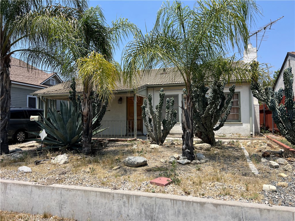 316 W Lugonia Avenue