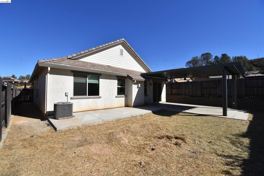 579 Honeysuckle Dr