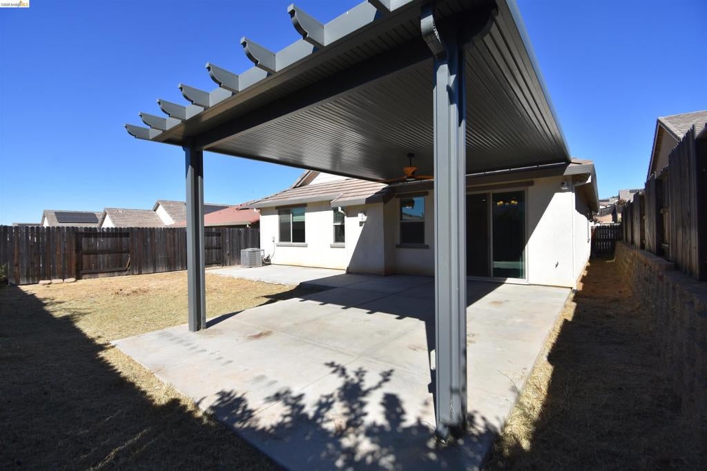 579 Honeysuckle Dr