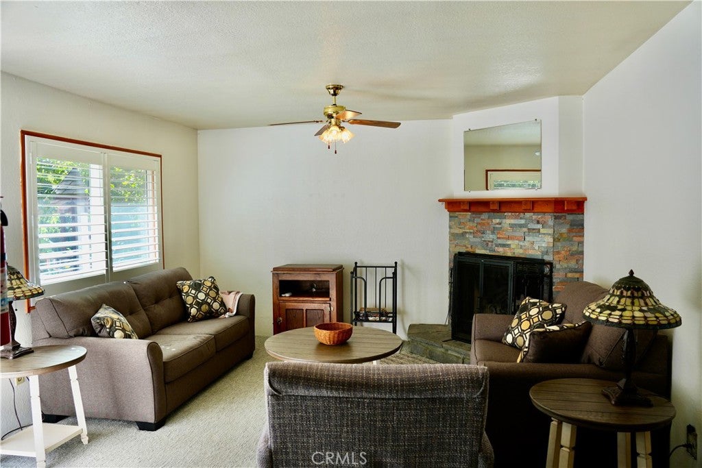 22911 Redwood