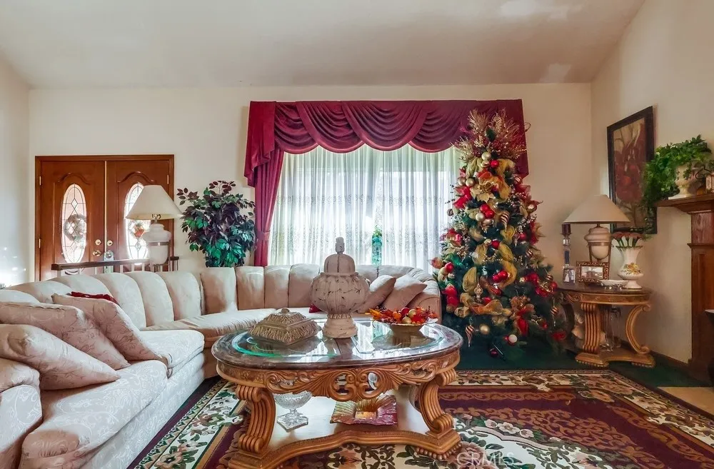 Saugus, California 91350, United States, 4 Bedrooms Bedrooms, ,3 BathroomsBathrooms,Residential,Active,244805