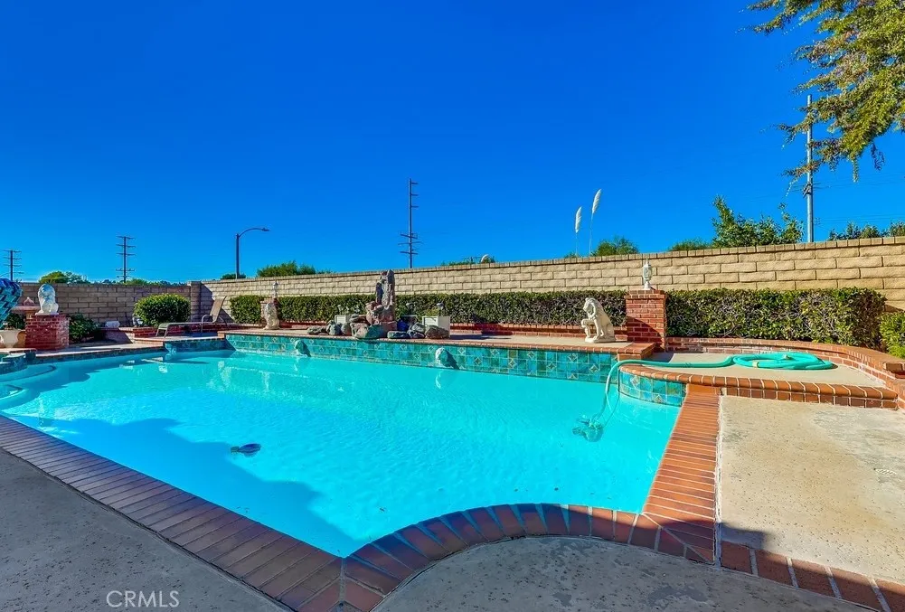 Saugus, California 91350, United States, 4 Bedrooms Bedrooms, ,3 BathroomsBathrooms,Residential,Active,244805