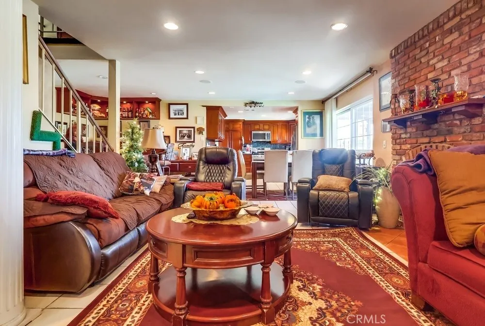 Saugus, California 91350, United States, 4 Bedrooms Bedrooms, ,3 BathroomsBathrooms,Residential,Active,244805