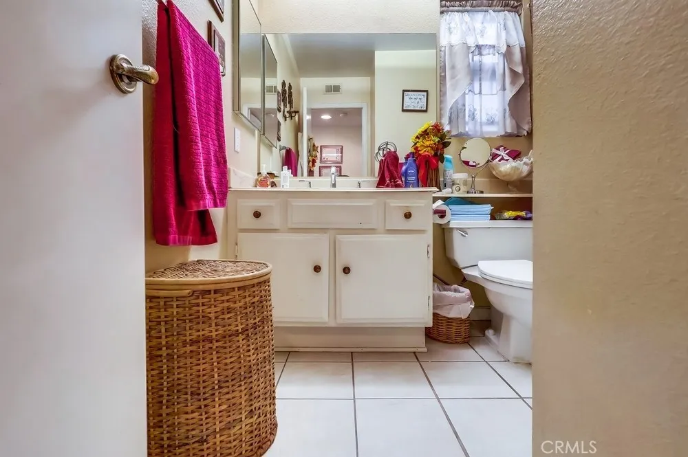 Saugus, California 91350, United States, 4 Bedrooms Bedrooms, ,3 BathroomsBathrooms,Residential,Active,244805