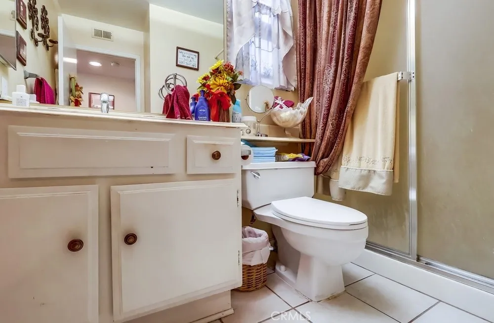 Saugus, California 91350, United States, 4 Bedrooms Bedrooms, ,3 BathroomsBathrooms,Residential,Active,244805