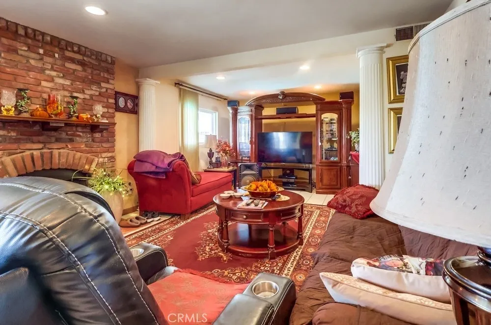 Saugus, California 91350, United States, 4 Bedrooms Bedrooms, ,3 BathroomsBathrooms,Residential,Active,244805