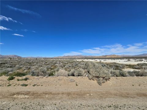 Photo of 2 Northside Road, Lucerne Valley, CA 92356 (MLS # HD26048054)