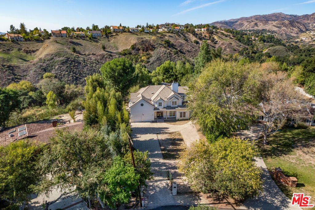 Photo of 11577 Newcastle Avenue, Granada Hills, CA 91344 (MLS # 25617647)