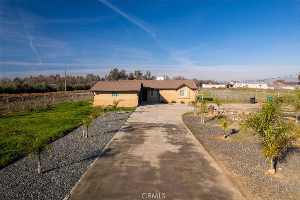 Photo of 23404 Avenue 104 Ave, Terra Bella, CA 93270 (MLS # FR26011023)