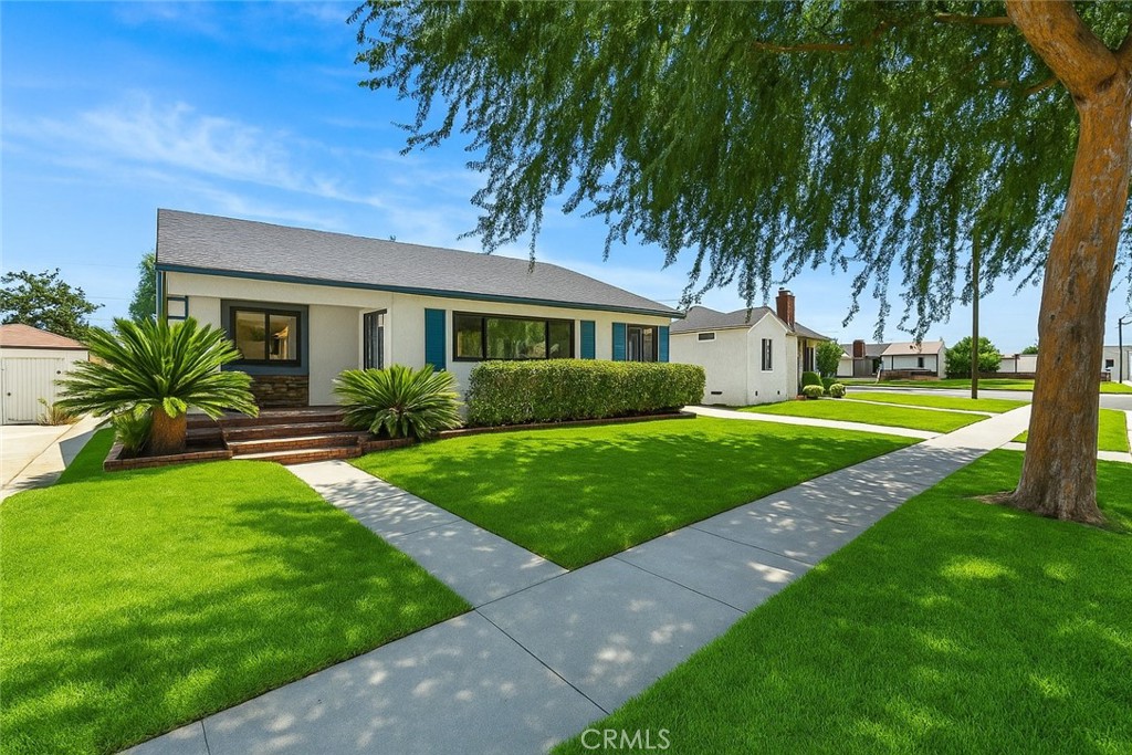 Welcome to 1140 S El Molino St., Alhambra, featuring a permitted 490 sqft bonus playroom located next to the detached garage—perfect for use as a guest suite, home office, studio, or potential rental unit. This unique addition enhances the home’s flexibility and income-generating potential.
Situated on a tree-lined street adjacent to Almansor Park, this property enjoys one of the best locations in Alhambra. It's just minutes away from highly acclaimed California Blue Ribbon schools, restaurants, grocery stores, and shops—offering an ideal blend of convenience and community.
The main home offers 5 bedrooms and 5 bathrooms across 1,577 sqft of living space, making it an excellent choice for multigenerational living, rental investment, or a comfortable primary residence. Recent upgrades include new flooring, fresh interior paint, a new stove, and a modern range hood, ensuring it's move-in ready.
Whether you're looking to settle in a desirable neighborhood or seeking a cash-flowing investment opportunity, this home delivers both lifestyle and long-term value.