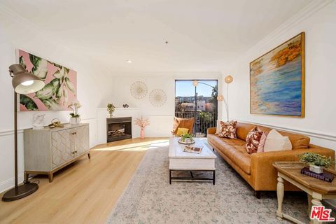 Photo of 625 S Berendo Street #203, Los Angeles, CA 90005 (MLS # 26652071)