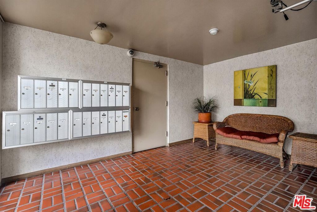 Photo of 9737 Charnock Avenue #4, Los Angeles, CA 90034 (MLS # 25585225)
