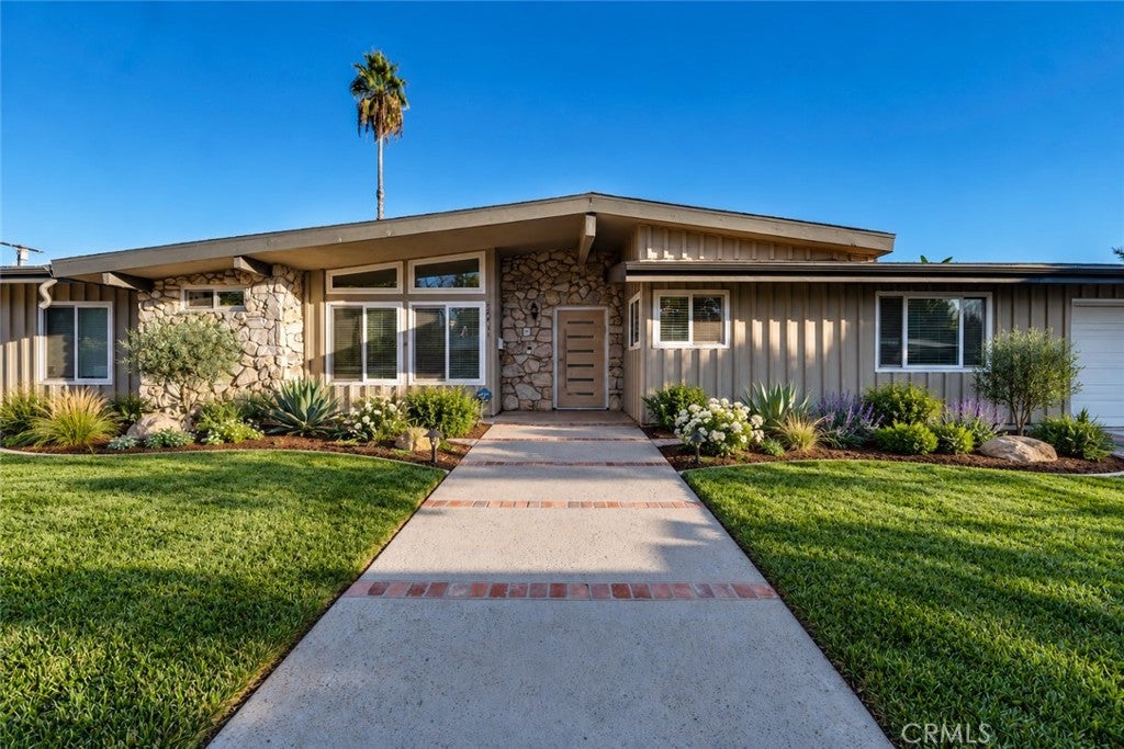 Photo of 22431 Miranda Street, Woodland Hills, CA 91367 (MLS # SR26223611)
