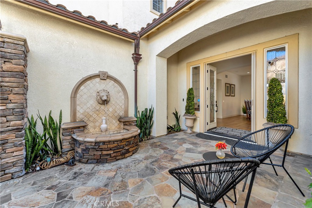 1142 Soto Place