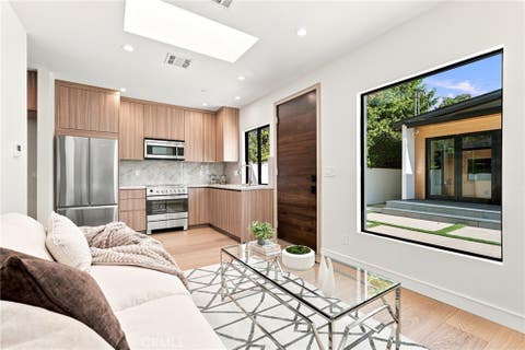 Tiny photo for 14627 Huston ST, Sherman Oaks, CA 91403 (MLS # SR26158016)