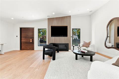 Tiny photo for 14627 Huston ST, Sherman Oaks, CA 91403 (MLS # SR26158016)