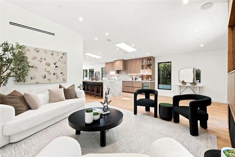 Tiny photo for 14627 Huston ST, Sherman Oaks, CA 91403 (MLS # SR26158016)