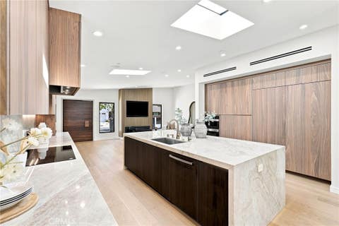 Tiny photo for 14627 Huston ST, Sherman Oaks, CA 91403 (MLS # SR26158016)
