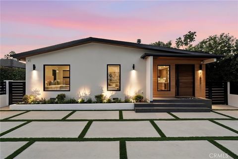 Tiny photo for 14627 Huston ST, Sherman Oaks, CA 91403 (MLS # SR26158016)