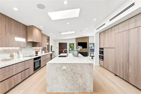 Tiny photo for 14627 Huston ST, Sherman Oaks, CA 91403 (MLS # SR26158016)