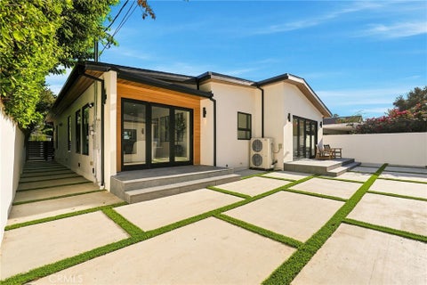 Tiny photo for 14627 Huston ST, Sherman Oaks, CA 91403 (MLS # SR26158016)