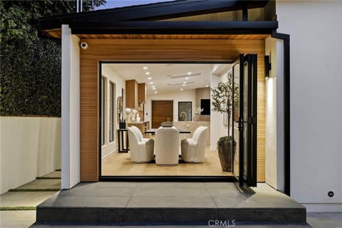 Tiny photo for 14627 Huston ST, Sherman Oaks, CA 91403 (MLS # SR26158016)