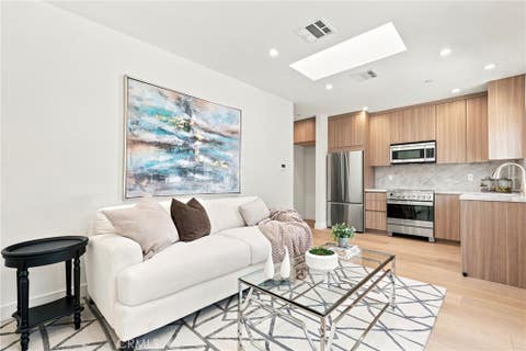 Tiny photo for 14627 Huston ST, Sherman Oaks, CA 91403 (MLS # SR26158016)