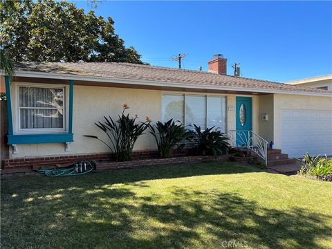 Photo of 388 Paseo De Gracia, Redondo Beach, CA 90277 (MLS # SB25268835)