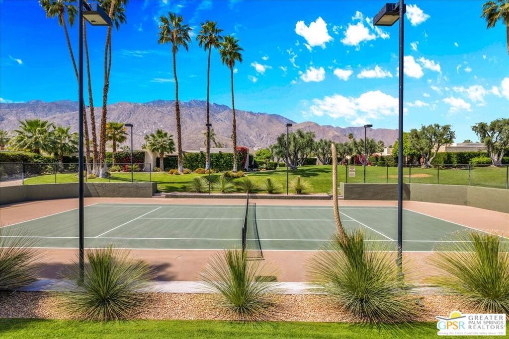 Photo of 410 N Hermosa Drive, Palm Springs, CA 92262 (MLS # 26669103PS)
