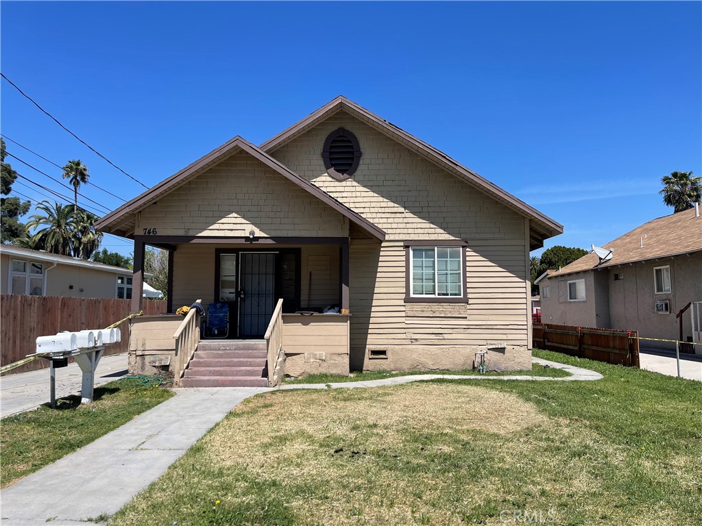 746 736 W 8th Street