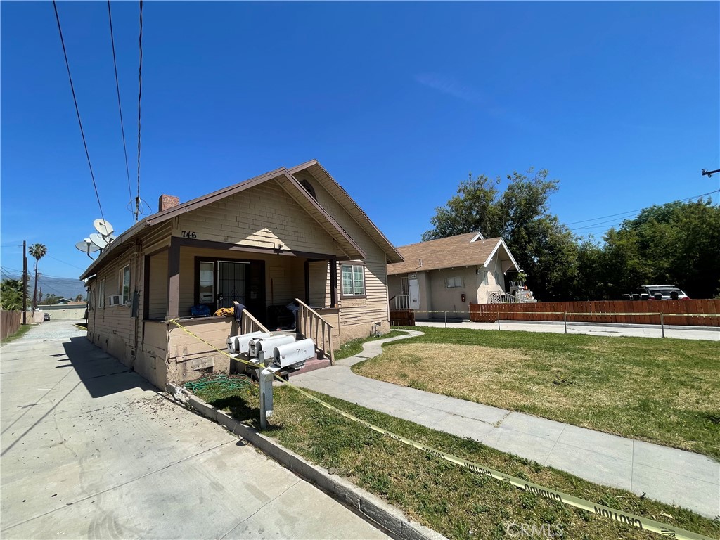 746 736 W 8th Street