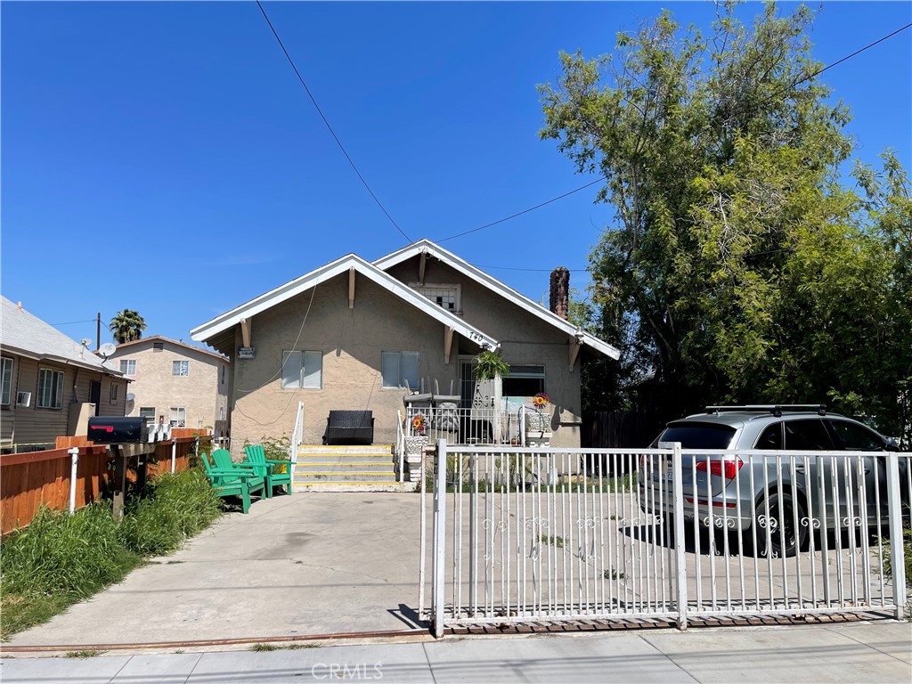 746 736 W 8th Street